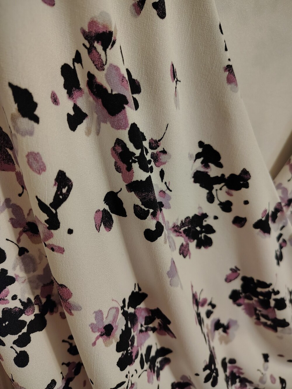 White House Black Market Top. Medium. - Picture 3 of 6